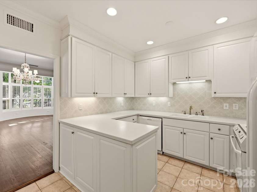 806 Cherokee Road, Charlotte, NC 28207.  MLS# CAR4415796, YatesRealty ID 46018. Kitchen is ready for your updates