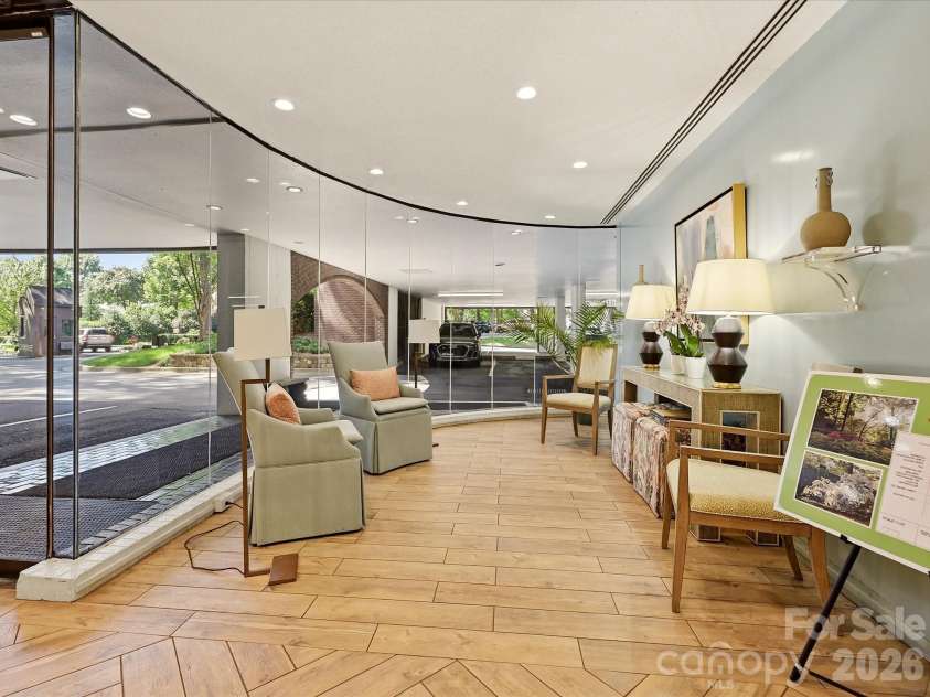 806 Cherokee Road, Charlotte, NC 28207.  MLS# CAR4415796, YatesRealty ID 46018. Lobby