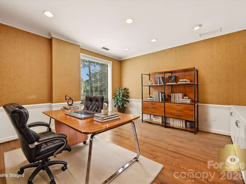 806 Cherokee Road, Charlotte, NC 28207.  MLS# CAR4415796, YatesRealty ID 46018. Possible office set up