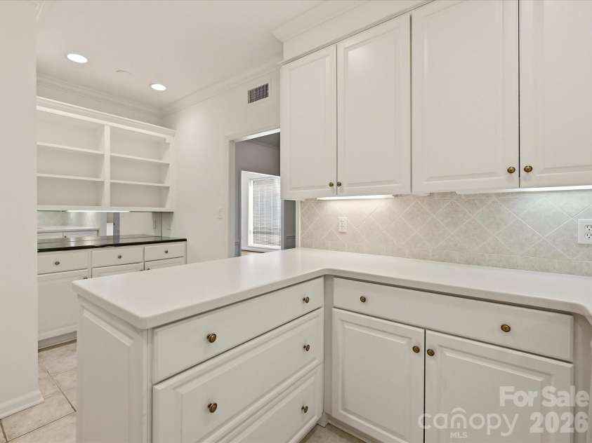806 Cherokee Road, Charlotte, NC 28207.  MLS# CAR4415796, YatesRealty ID 46018. Storage or display cabinet in kitchen