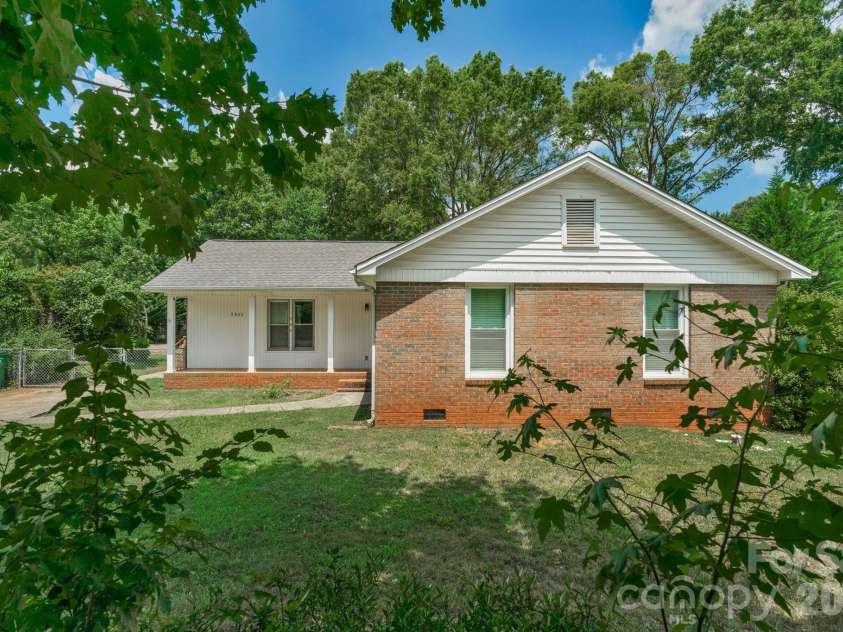 9800 Ordway Court, Charlotte, NC 28270.  MLS# CAR4405798, YatesRealty ID 46019. 