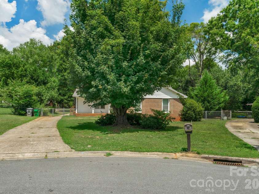 9800 Ordway Court, Charlotte, NC 28270.  MLS# CAR4405798, YatesRealty ID 46019. 