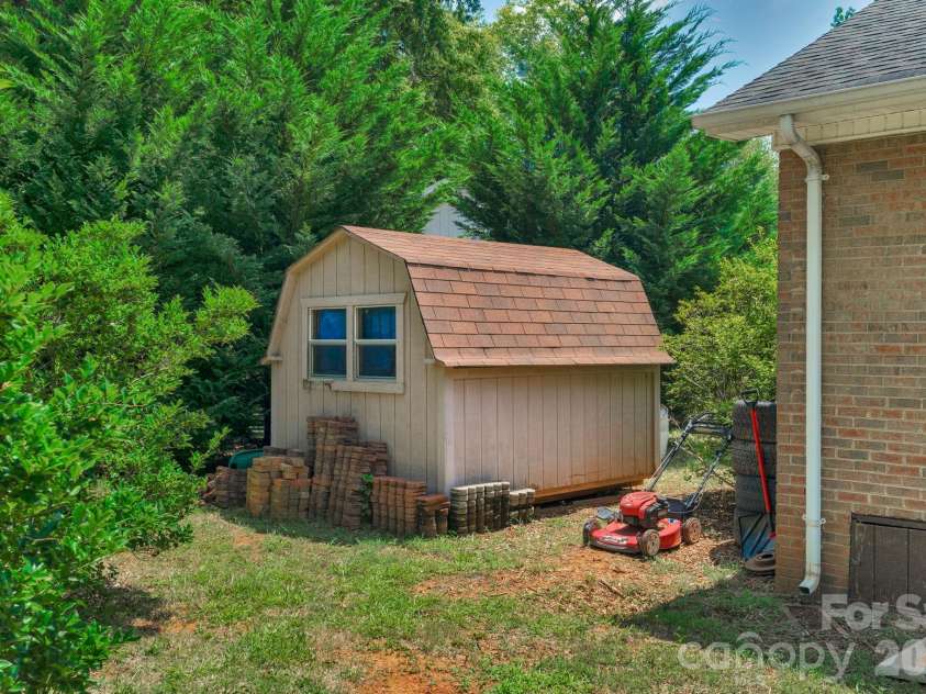 9800 Ordway Court, Charlotte, NC 28270.  MLS# CAR4405798, YatesRealty ID 46019. 