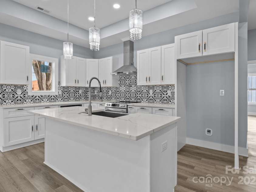 913 Wilson W Lee Boulevard, Statesville, NC 28677.  MLS# CAR4231342, YatesRealty ID 4602. 