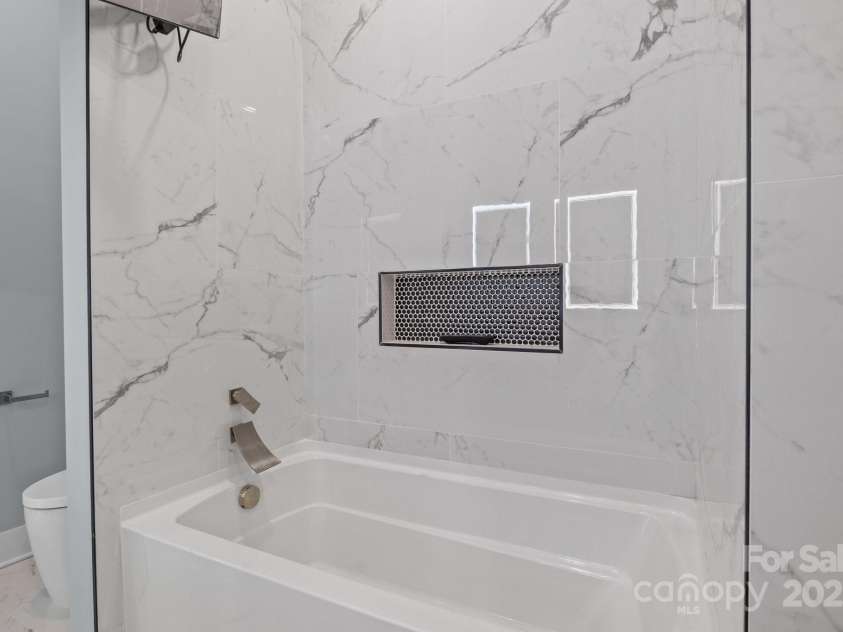 913 Wilson W Lee Boulevard, Statesville, NC 28677.  MLS# CAR4231342, YatesRealty ID 4602. 