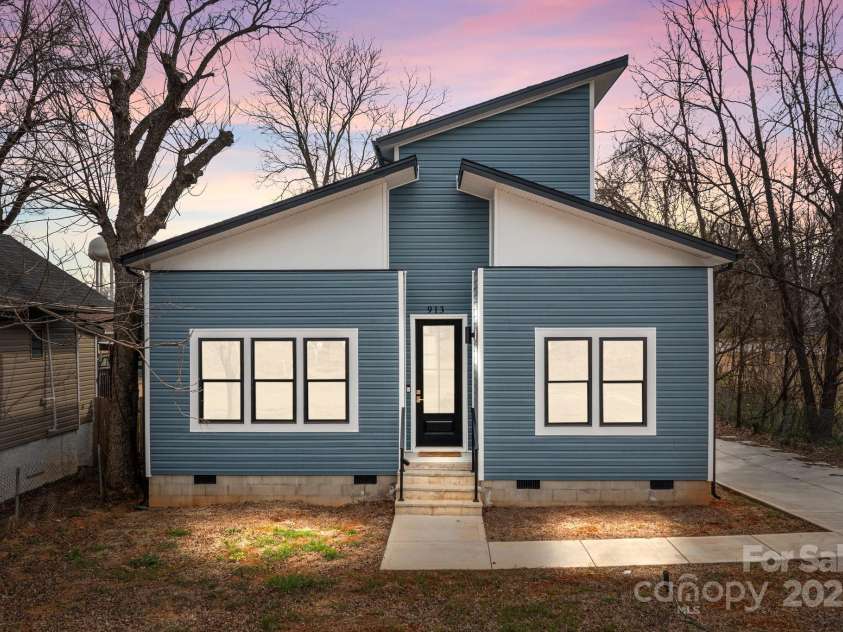 913 Wilson W Lee Boulevard, Statesville, NC 28677.  MLS# CAR4334607, YatesRealty ID 4602. 