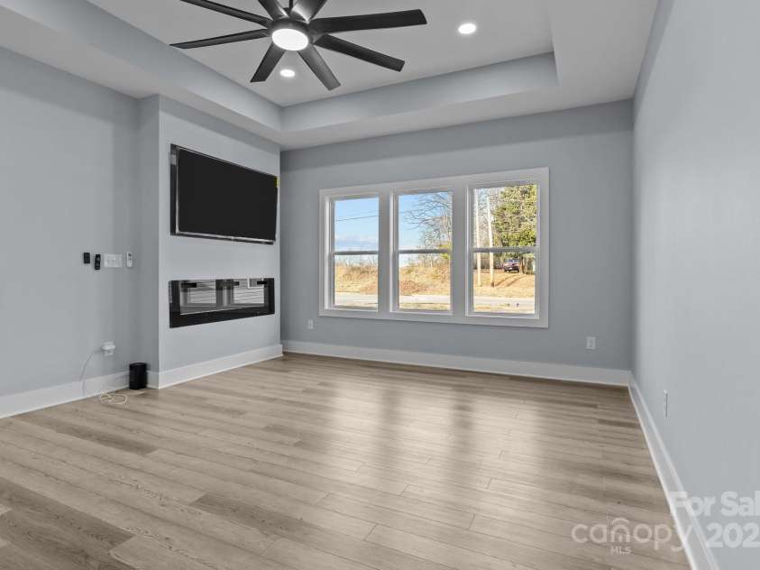 913 Wilson W Lee Boulevard, Statesville, NC 28677.  MLS# CAR4334607, YatesRealty ID 4602. 