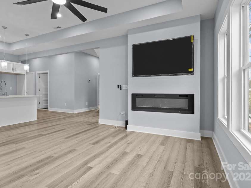 913 Wilson W Lee Boulevard, Statesville, NC 28677.  MLS# CAR4334607, YatesRealty ID 4602. 