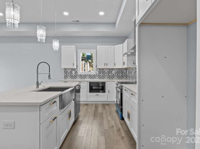 913 Wilson W Lee Boulevard, Statesville, NC 28677.  MLS# CAR4334607, YatesRealty ID 4602. 