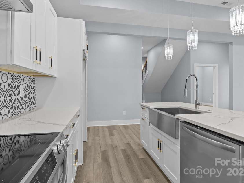 913 Wilson W Lee Boulevard, Statesville, NC 28677.  MLS# CAR4334607, YatesRealty ID 4602. 