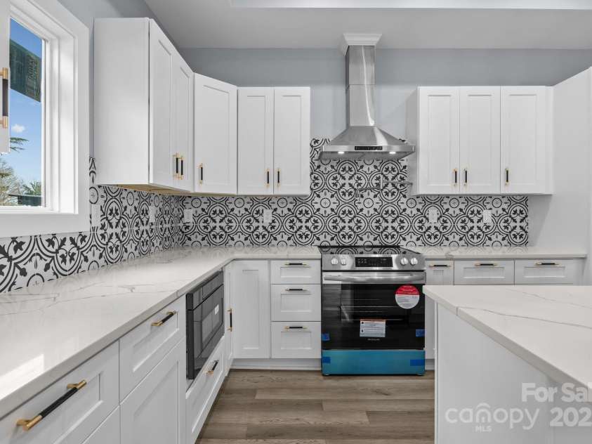 913 Wilson W Lee Boulevard, Statesville, NC 28677.  MLS# CAR4334607, YatesRealty ID 4602. 