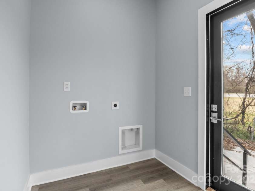 913 Wilson W Lee Boulevard, Statesville, NC 28677.  MLS# CAR4334607, YatesRealty ID 4602. 