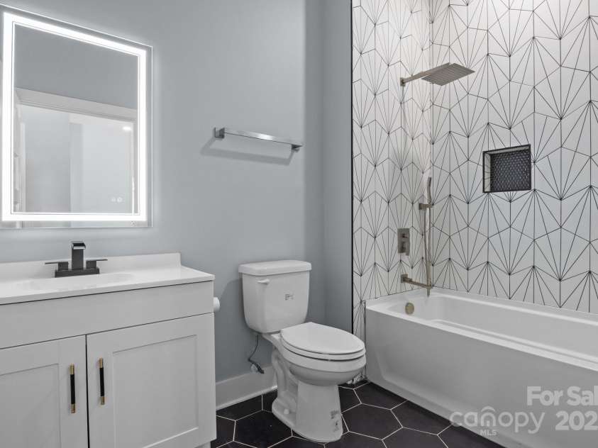 913 Wilson W Lee Boulevard, Statesville, NC 28677.  MLS# CAR4334607, YatesRealty ID 4602. 