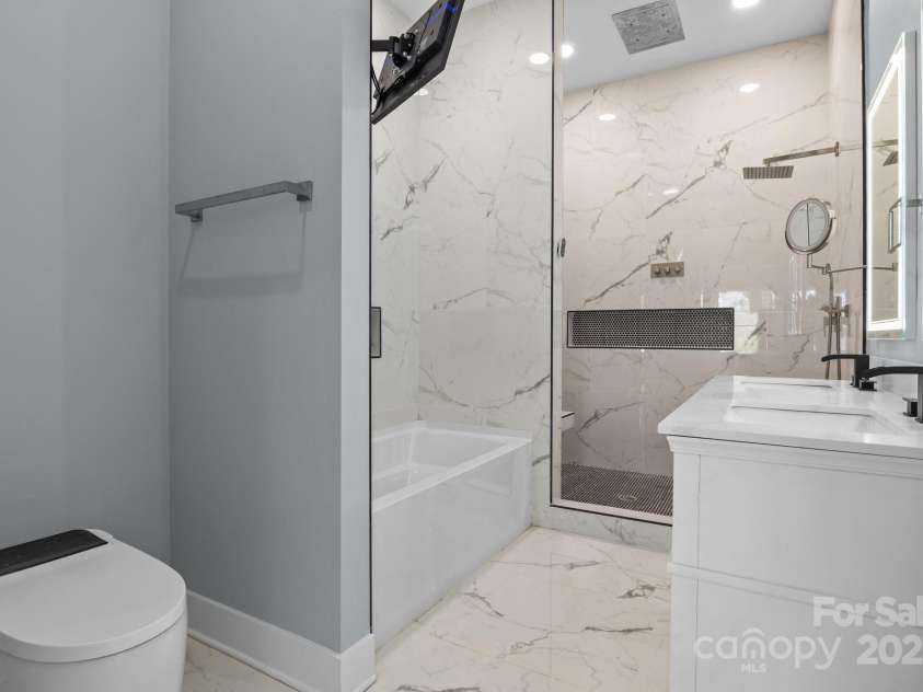 913 Wilson W Lee Boulevard, Statesville, NC 28677.  MLS# CAR4334607, YatesRealty ID 4602. 