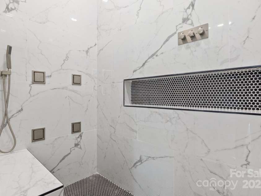 913 Wilson W Lee Boulevard, Statesville, NC 28677.  MLS# CAR4334607, YatesRealty ID 4602. 