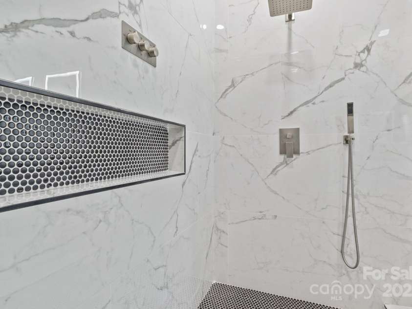 913 Wilson W Lee Boulevard, Statesville, NC 28677.  MLS# CAR4334607, YatesRealty ID 4602. 