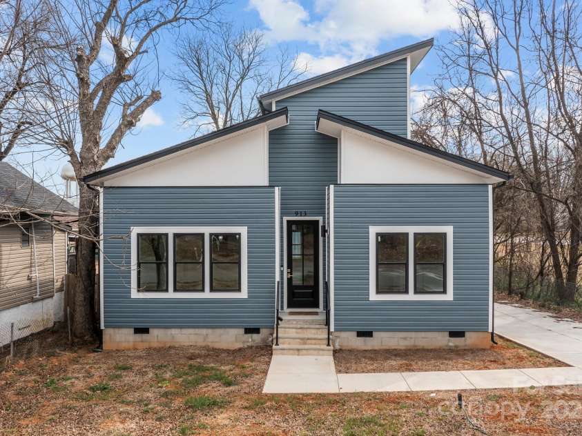913 Wilson W Lee Boulevard, Statesville, NC 28677.  MLS# CAR4334607, YatesRealty ID 4602. 
