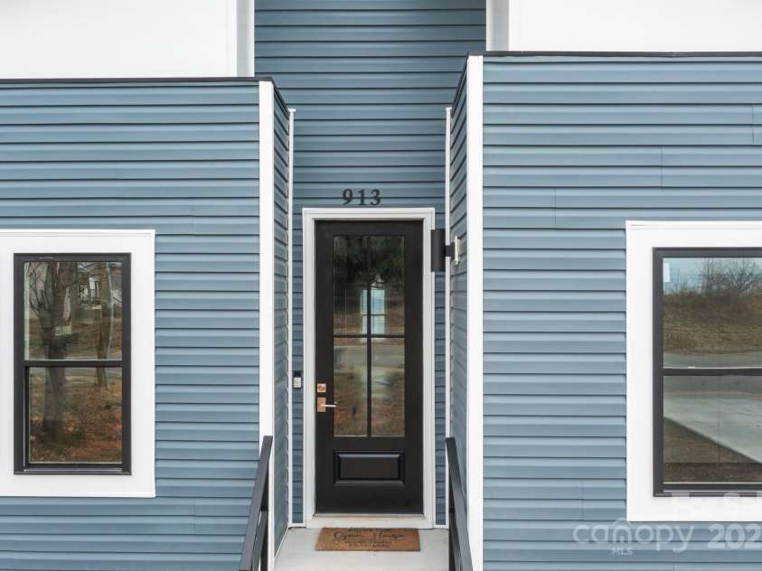 913 Wilson W Lee Boulevard, Statesville, NC 28677.  MLS# CAR4334607, YatesRealty ID 4602. 