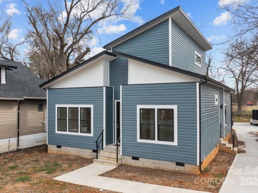 913 Wilson W Lee Boulevard, Statesville, NC 28677.  MLS# CAR4334607, YatesRealty ID 4602. 