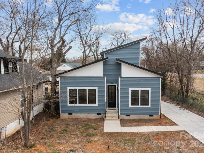 913 Wilson W Lee Boulevard, Statesville, NC 28677.  MLS# CAR4334607, YatesRealty ID 4602. 