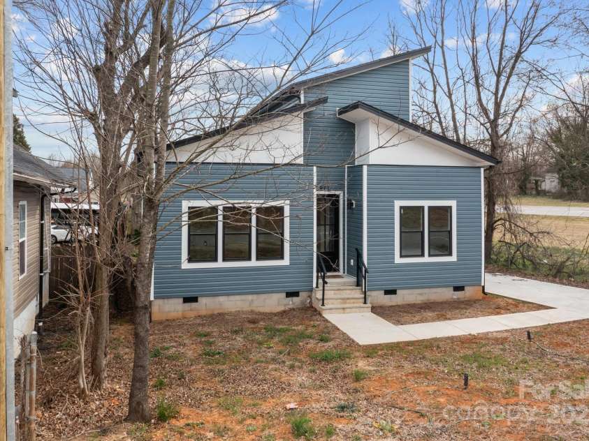 913 Wilson W Lee Boulevard, Statesville, NC 28677.  MLS# CAR4334607, YatesRealty ID 4602. 