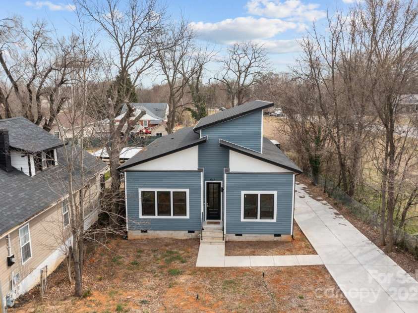 913 Wilson W Lee Boulevard, Statesville, NC 28677.  MLS# CAR4334607, YatesRealty ID 4602. 