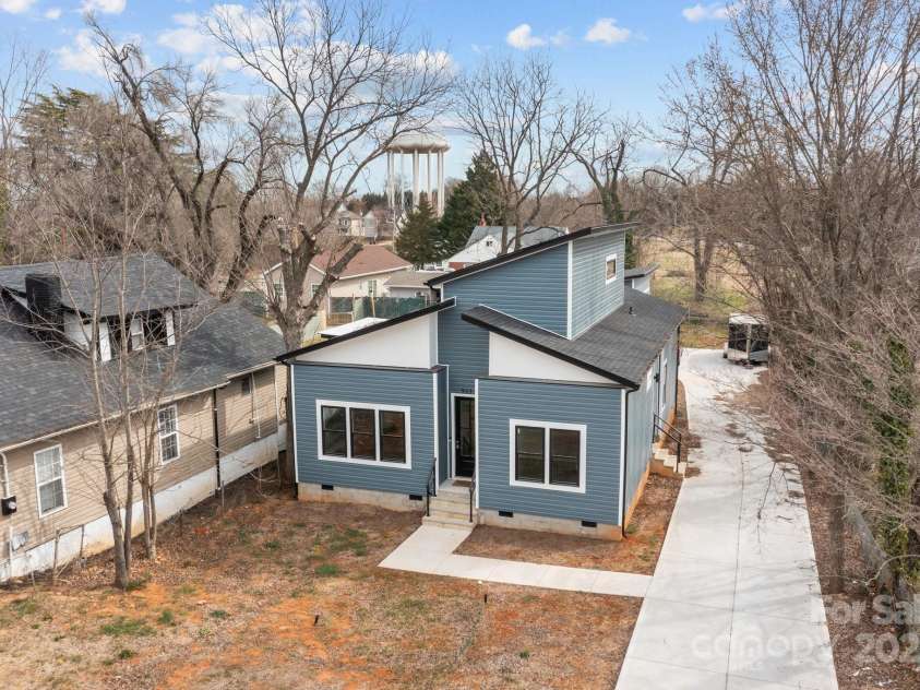 913 Wilson W Lee Boulevard, Statesville, NC 28677.  MLS# CAR4334607, YatesRealty ID 4602. 