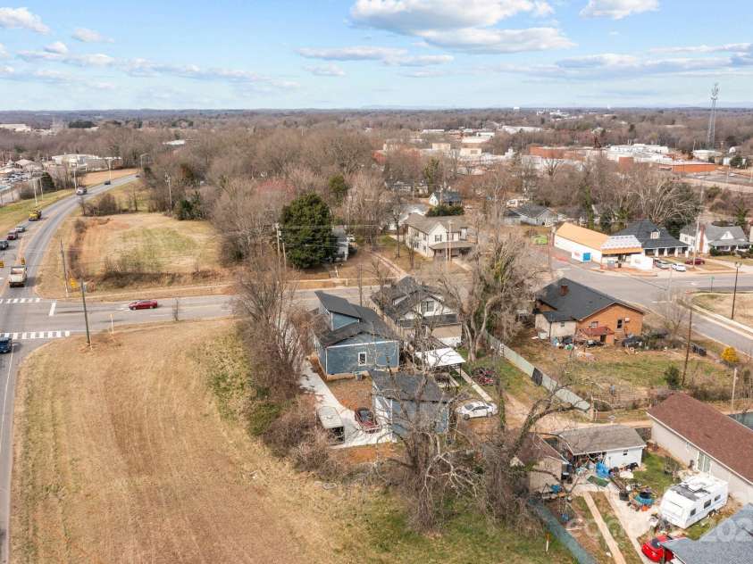 913 Wilson W Lee Boulevard, Statesville, NC 28677.  MLS# CAR4334607, YatesRealty ID 4602. 