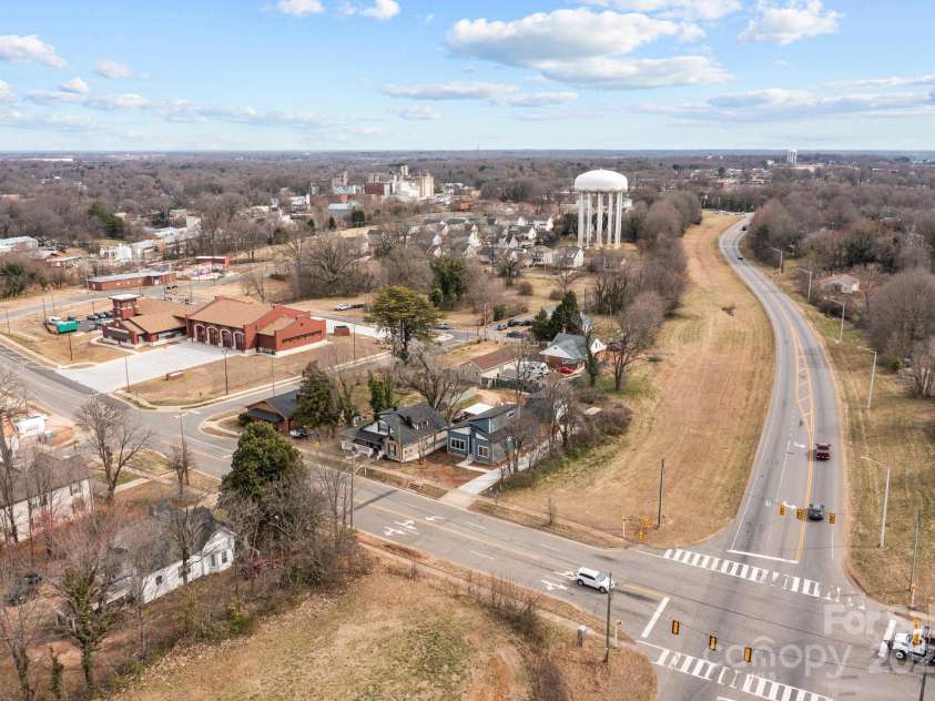 913 Wilson W Lee Boulevard, Statesville, NC 28677.  MLS# CAR4334607, YatesRealty ID 4602. 