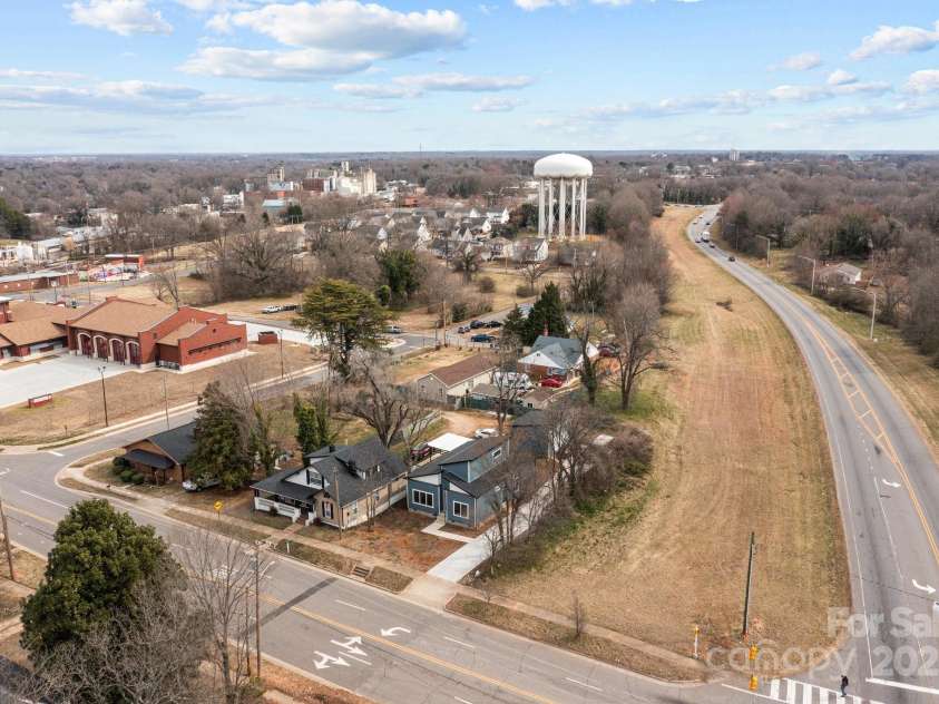 913 Wilson W Lee Boulevard, Statesville, NC 28677.  MLS# CAR4334607, YatesRealty ID 4602. 