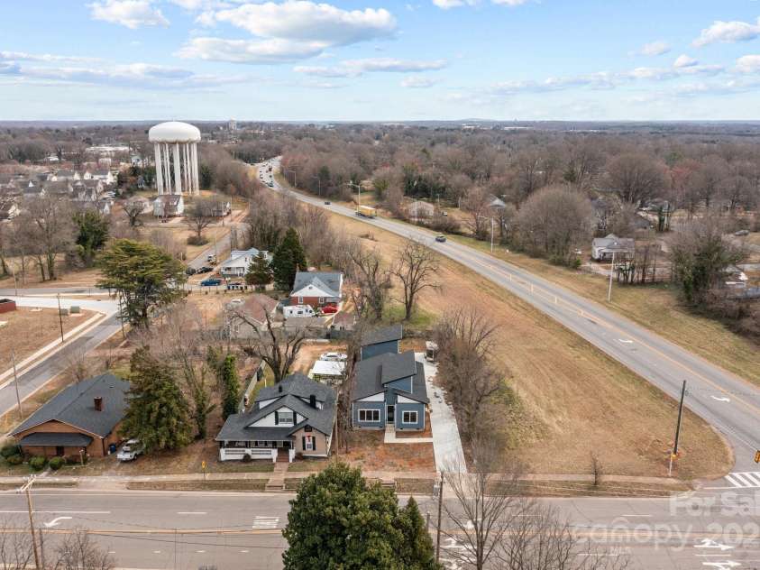 913 Wilson W Lee Boulevard, Statesville, NC 28677.  MLS# CAR4334607, YatesRealty ID 4602. 