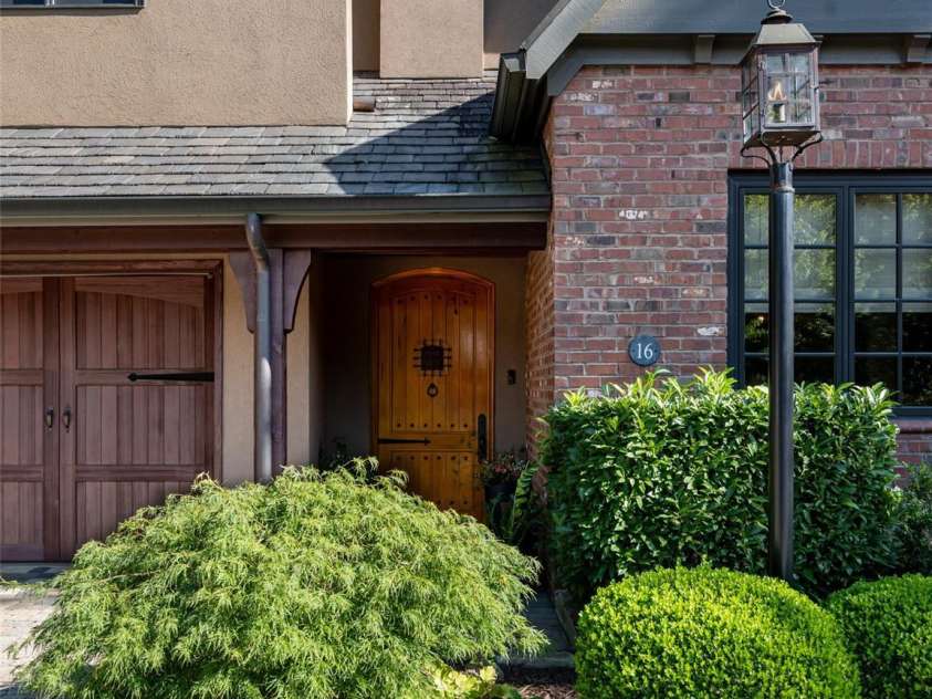 16 Village Oak Drive, Arden, NC 28704.  MLS# CAR4416806, YatesRealty ID 46021. 