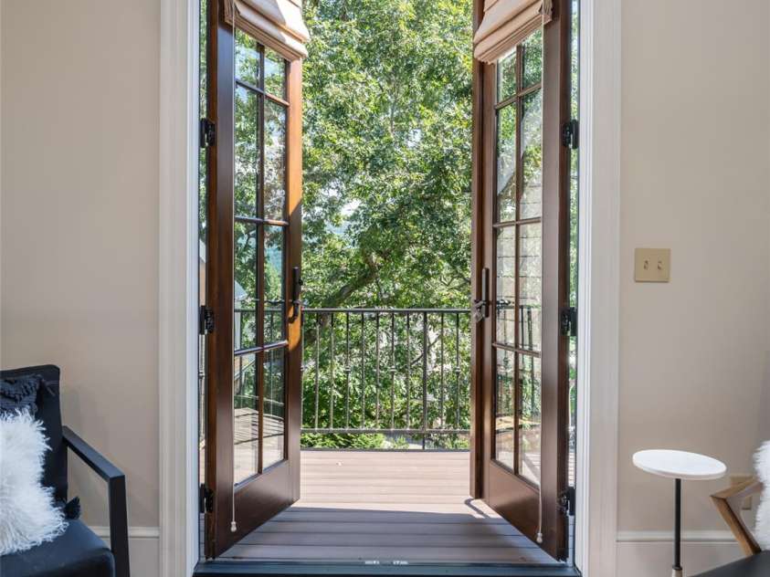 16 Village Oak Drive, Arden, NC 28704.  MLS# CAR4416806, YatesRealty ID 46021. 