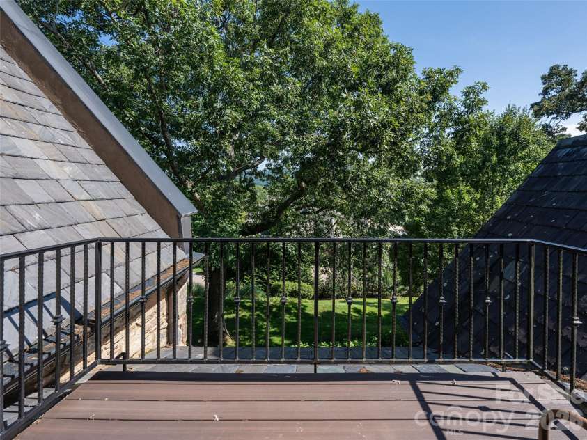 16 Village Oak Drive, Arden, NC 28704.  MLS# CAR4416806, YatesRealty ID 46021. 
