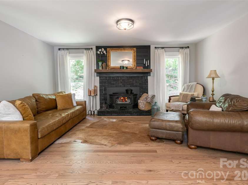 360 Pinners Cove Road, Asheville, NC 28803.  MLS# CAR4405513, YatesRealty ID 46022. 
