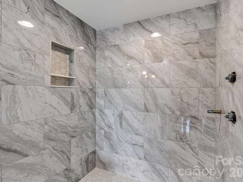 20407 Harborgate Court, Cornelius, NC 28031.  MLS# CAR4414906, YatesRealty ID 46028. 