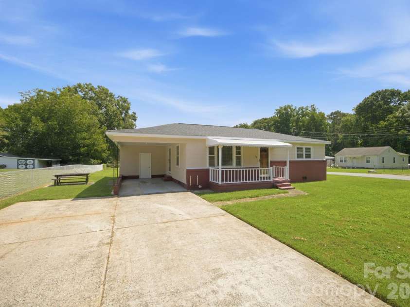 100 Abernathy Street, Mount Holly, NC 28120.  MLS# CAR4416891, YatesRealty ID 46029. 