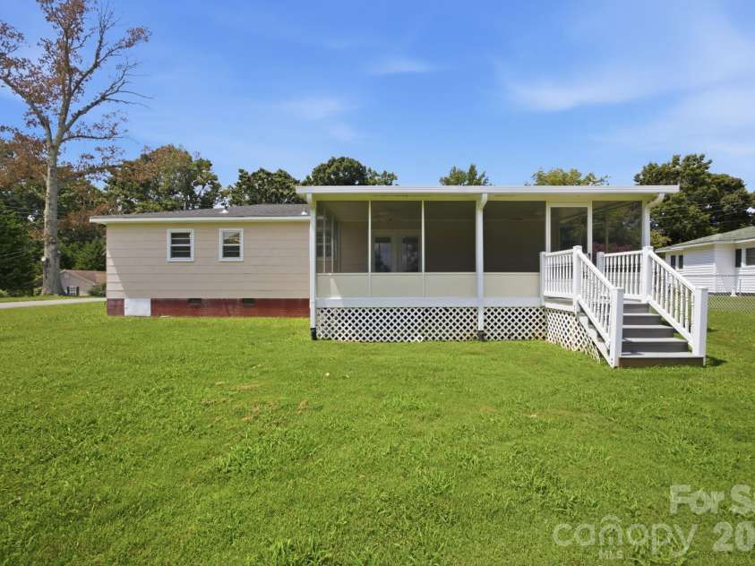 100 Abernathy Street, Mount Holly, NC 28120.  MLS# CAR4416891, YatesRealty ID 46029. 