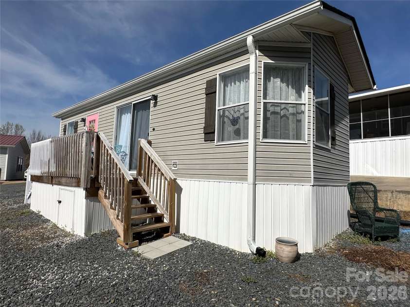 166 Eagle Drive, New London, NC 28127.  MLS# CAR4357990, YatesRealty ID 4603. 