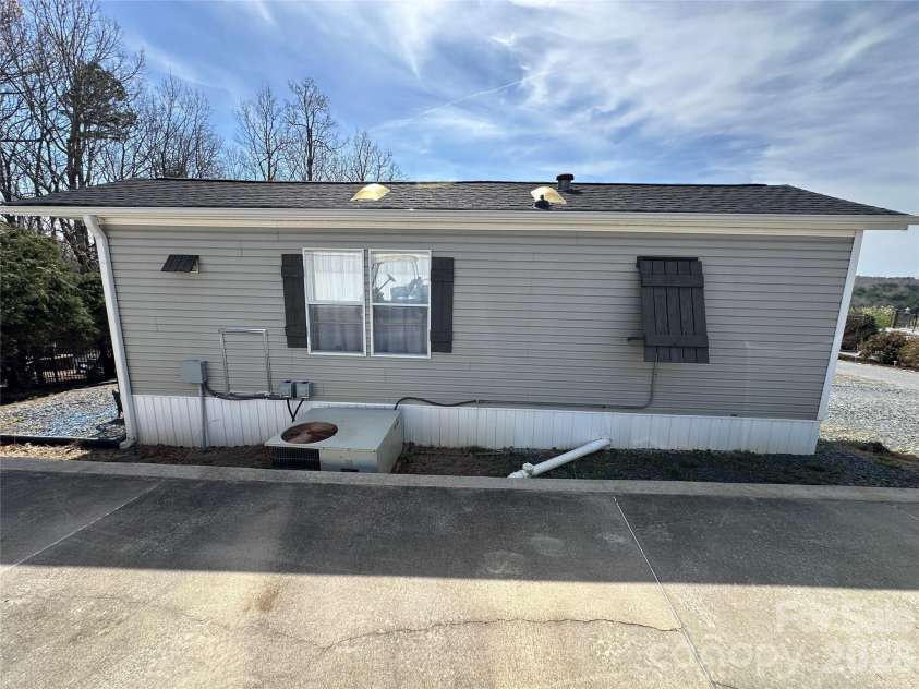 166 Eagle Drive, New London, NC 28127.  MLS# CAR4357990, YatesRealty ID 4603. 