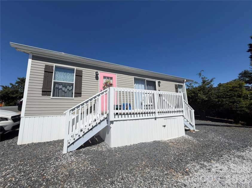 166 Eagle Drive, New London, NC 28127.  MLS# CAR4357990, YatesRealty ID 4603. 