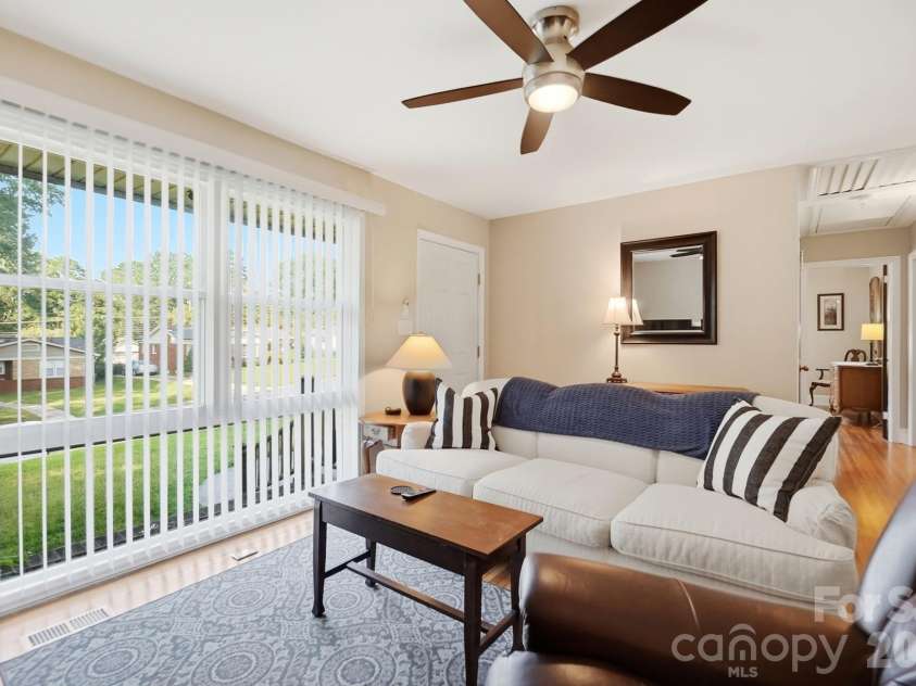 3437 Dublin Road, Charlotte, NC 28208.  MLS# CAR4416554, YatesRealty ID 46031. 