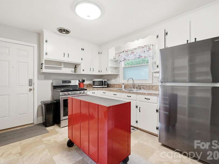 3437 Dublin Road, Charlotte, NC 28208.  MLS# CAR4416554, YatesRealty ID 46031. 