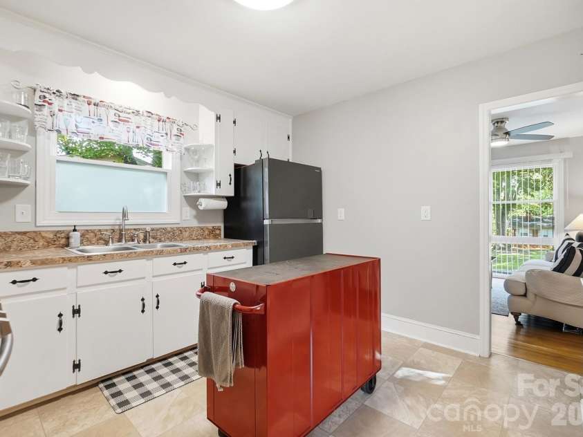 3437 Dublin Road, Charlotte, NC 28208.  MLS# CAR4416554, YatesRealty ID 46031. 