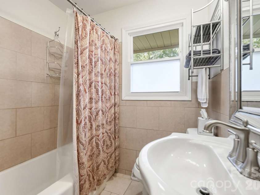 3437 Dublin Road, Charlotte, NC 28208.  MLS# CAR4416554, YatesRealty ID 46031. 