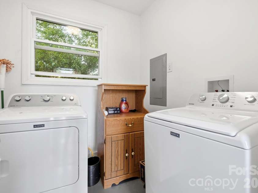 3437 Dublin Road, Charlotte, NC 28208.  MLS# CAR4416554, YatesRealty ID 46031. 
