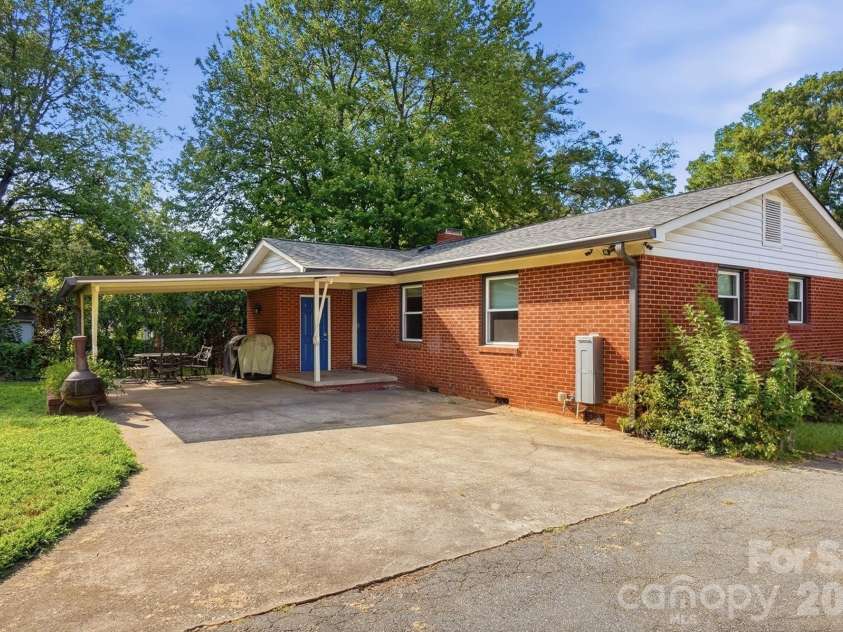 3437 Dublin Road, Charlotte, NC 28208.  MLS# CAR4416554, YatesRealty ID 46031. 