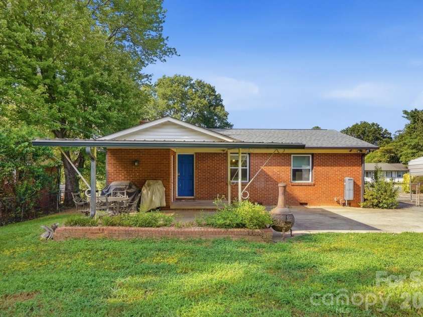 3437 Dublin Road, Charlotte, NC 28208.  MLS# CAR4416554, YatesRealty ID 46031. 