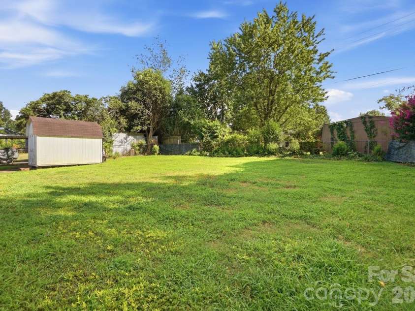 3437 Dublin Road, Charlotte, NC 28208.  MLS# CAR4416554, YatesRealty ID 46031. 