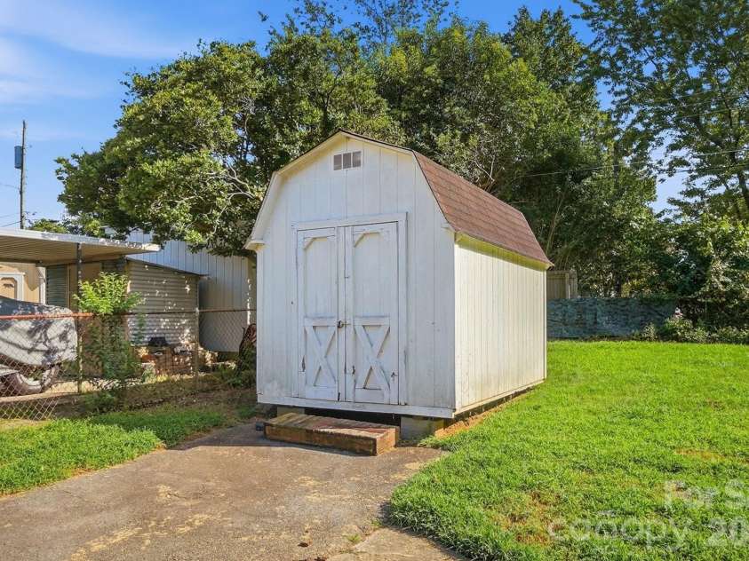 3437 Dublin Road, Charlotte, NC 28208.  MLS# CAR4416554, YatesRealty ID 46031. 